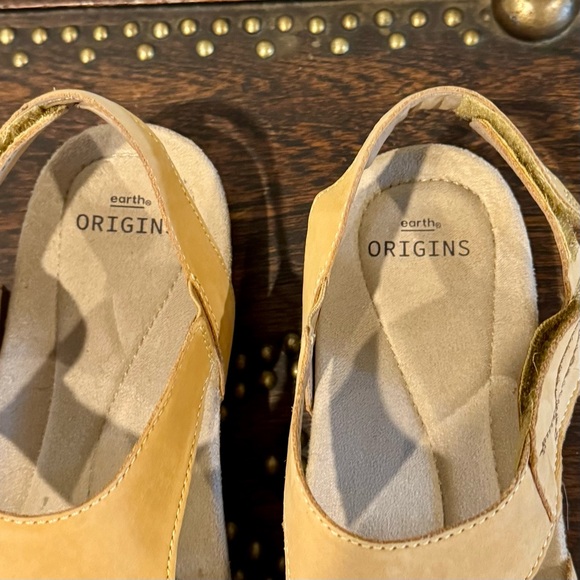 Earth Origins Yellow Sandals Wide Size 10 - Picture 6 of 10